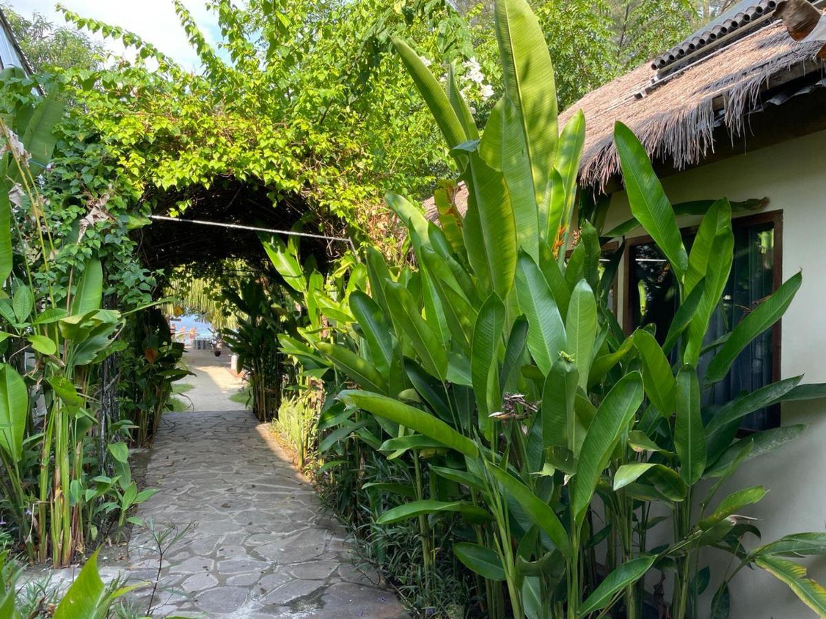 Hotel Tipsea Turtle Gili Air Exterior foto